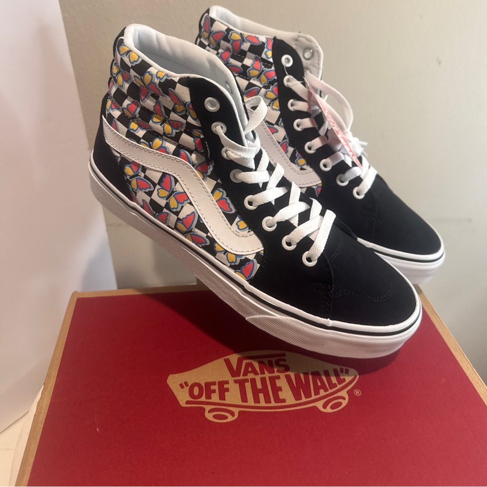 Vans Filmore Hi Women’s High Top Sneakers. Black/White with butterfly design